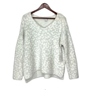 Halston Soft & Stretchable Drop Sleeve V-Neck White & Gray Leopard Print Sweater